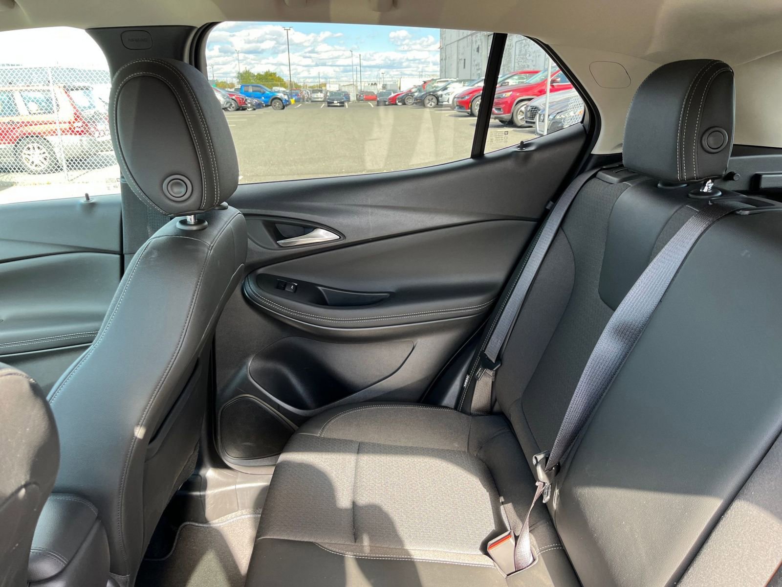 Used 2025 Buick Encore GX Preferred image 38