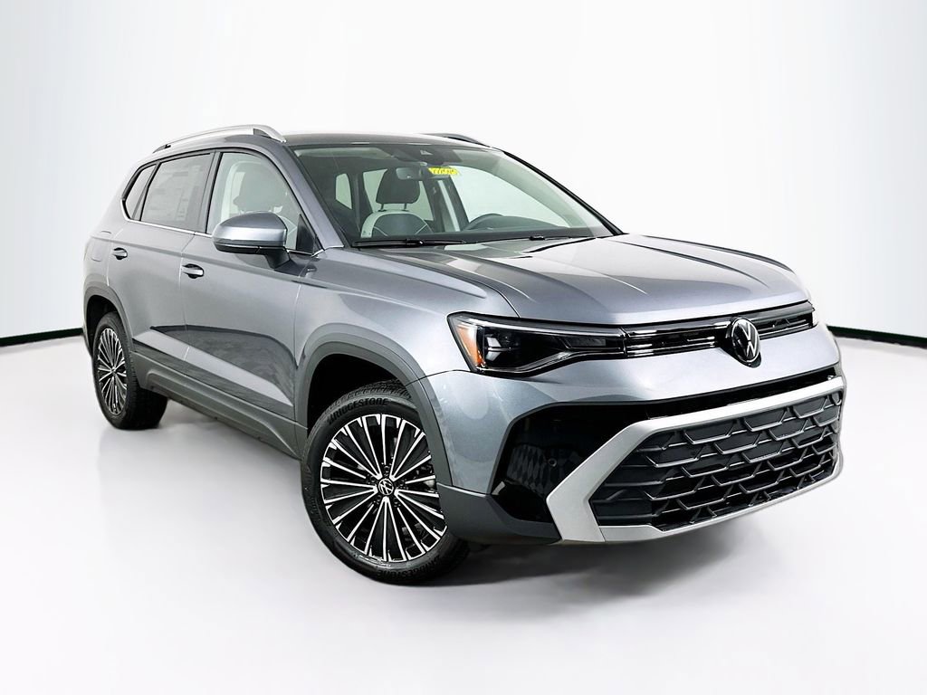 Used 2025 Volkswagen Taos SE FWD image 1