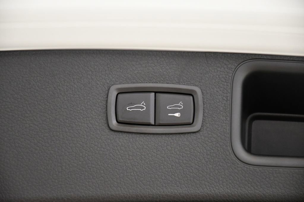 Used 2026 Porsche Macan AWD/4WD image 60