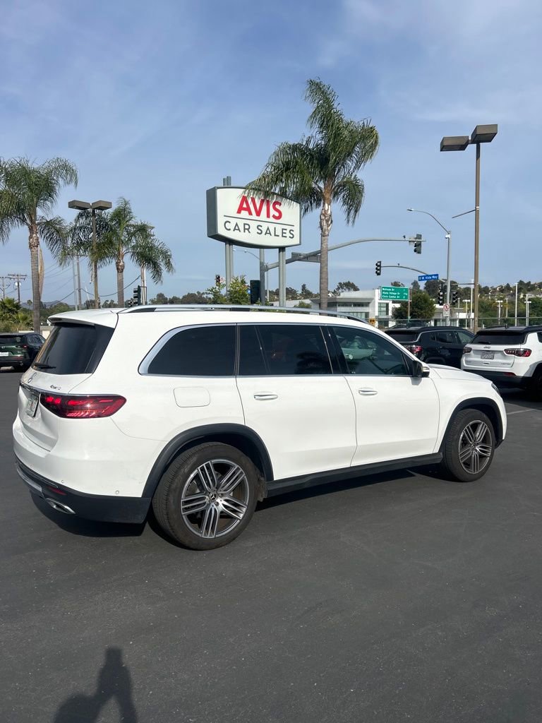 Used 2025 Mercedes-Benz GLS 450 4MATIC image 3