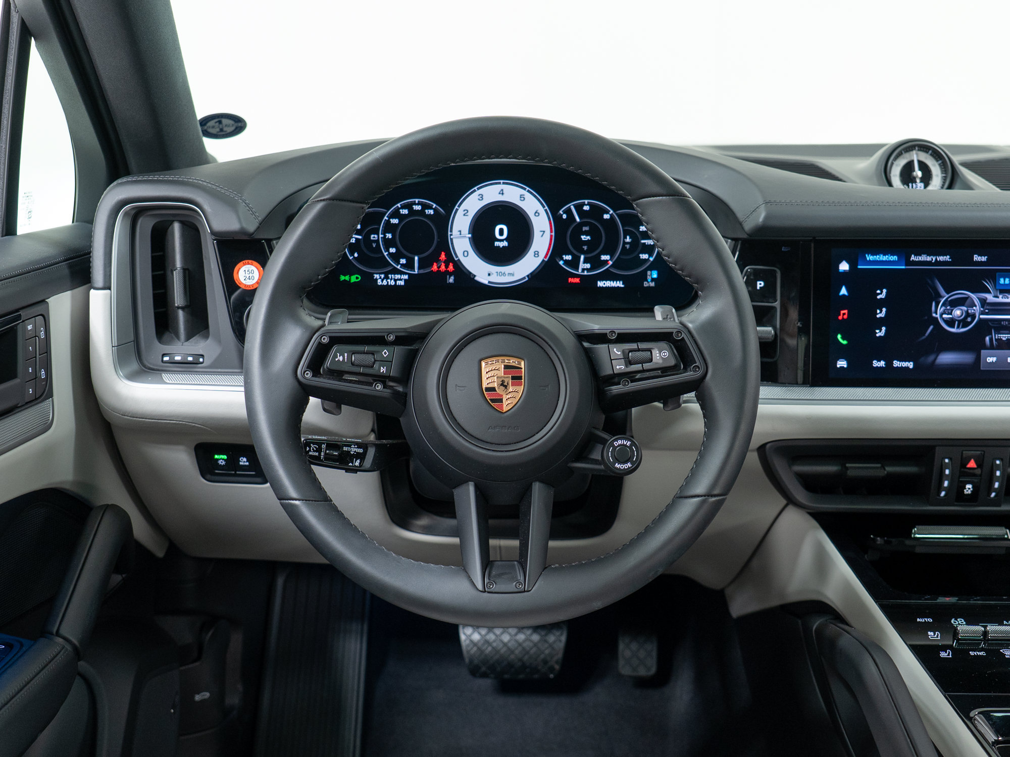 Certified 2026 Porsche Cayenne Coupe AWD/4WD image 23