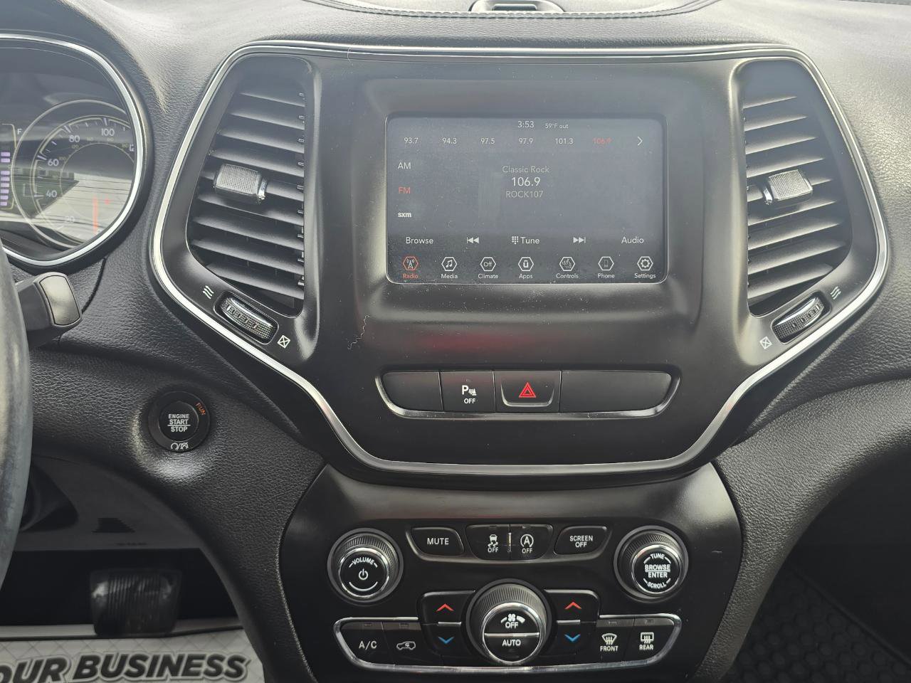 Used 2019 Jeep Cherokee Latitude Plus w/ Comfort/Convenience Group AWD/4WD image 9