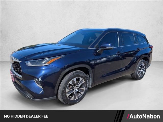 Used 2021 Toyota Highlander XLE FWD image 1