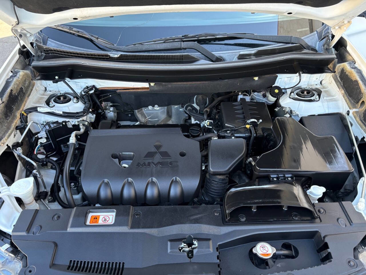 Used 2017 Mitsubishi Outlander ES image 34