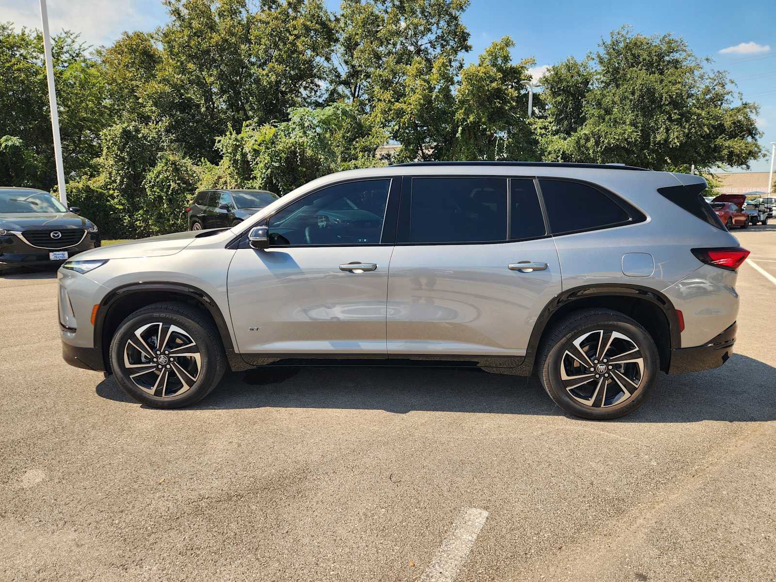 Used 2025 Buick Enclave Sport Touring w/ Power Package FWD image 4