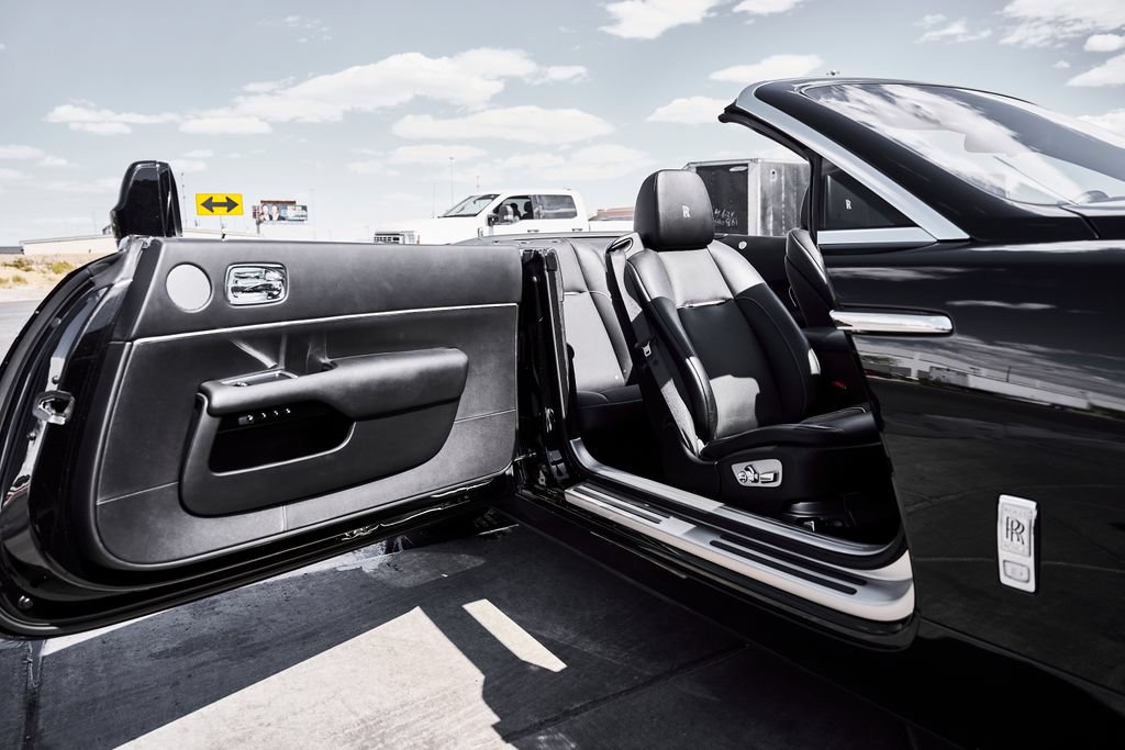 Used 2018 Rolls-Royce Dawn RWD image 23