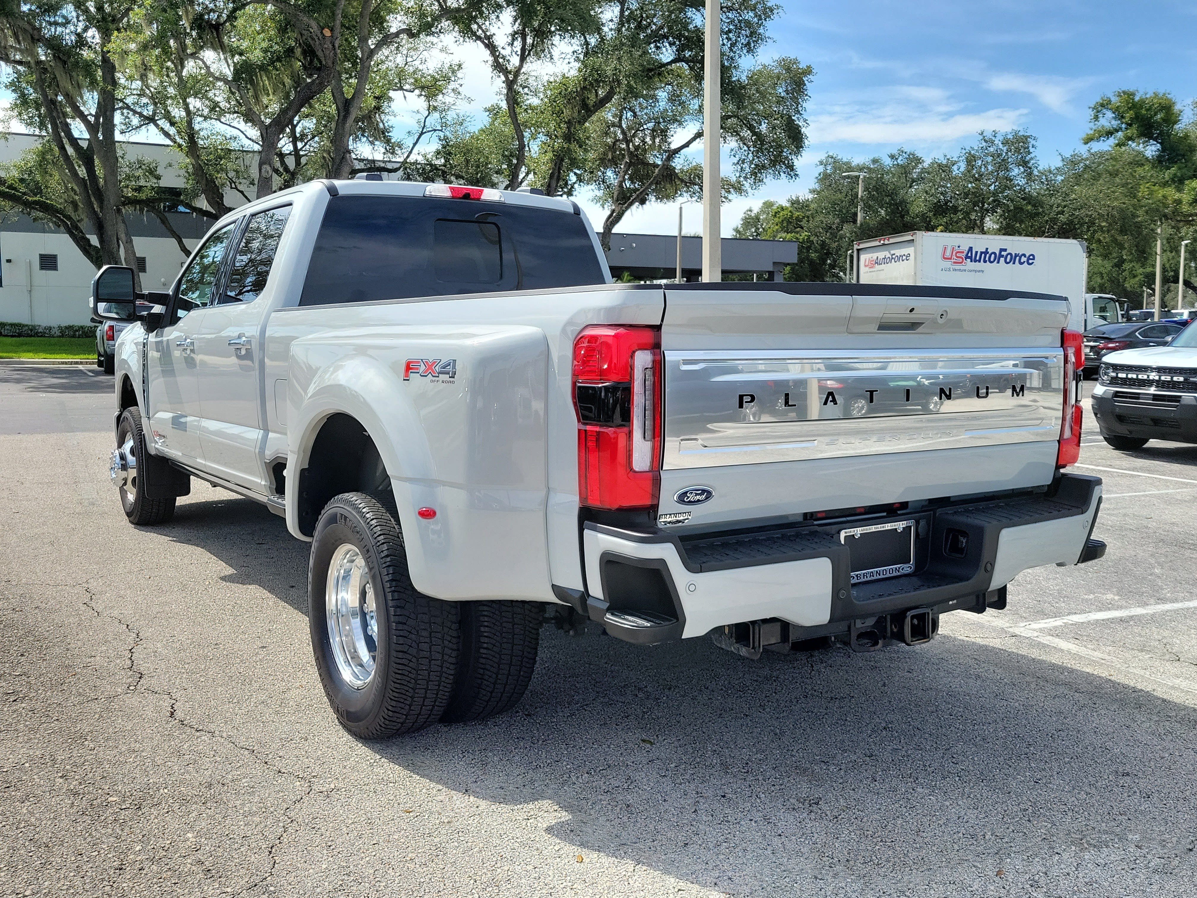 Certified 2025 Ford F350 Platinum w/ Platinum Plus Package AWD/4WD image 7