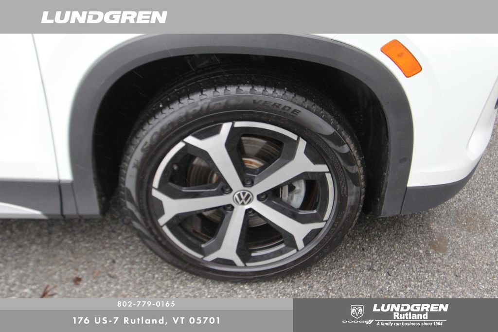 Used 2025 Volkswagen Tiguan SE w/ Panoramic Sunroof Package AWD/4WD image 12