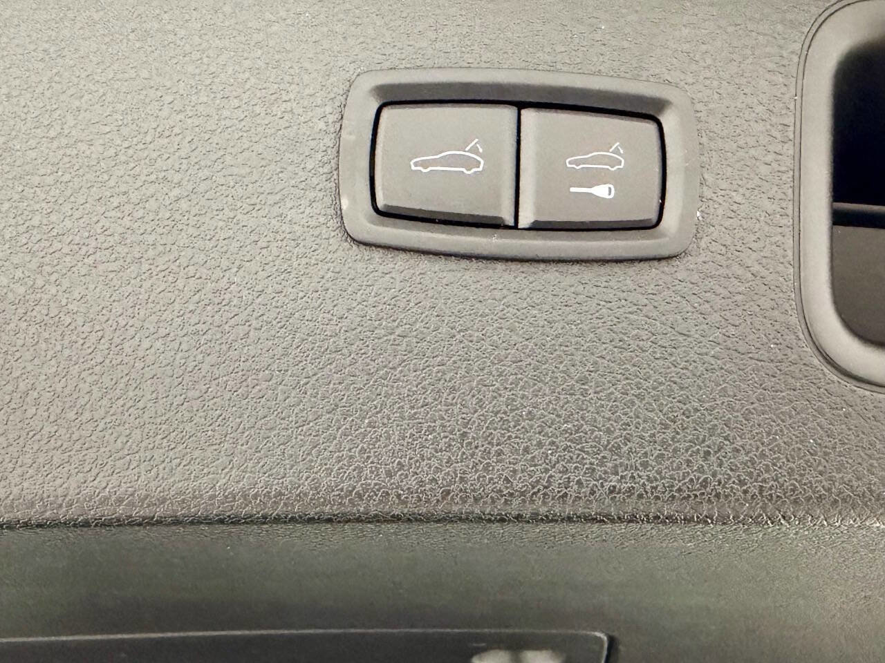 Used 2021 Porsche Macan image 36