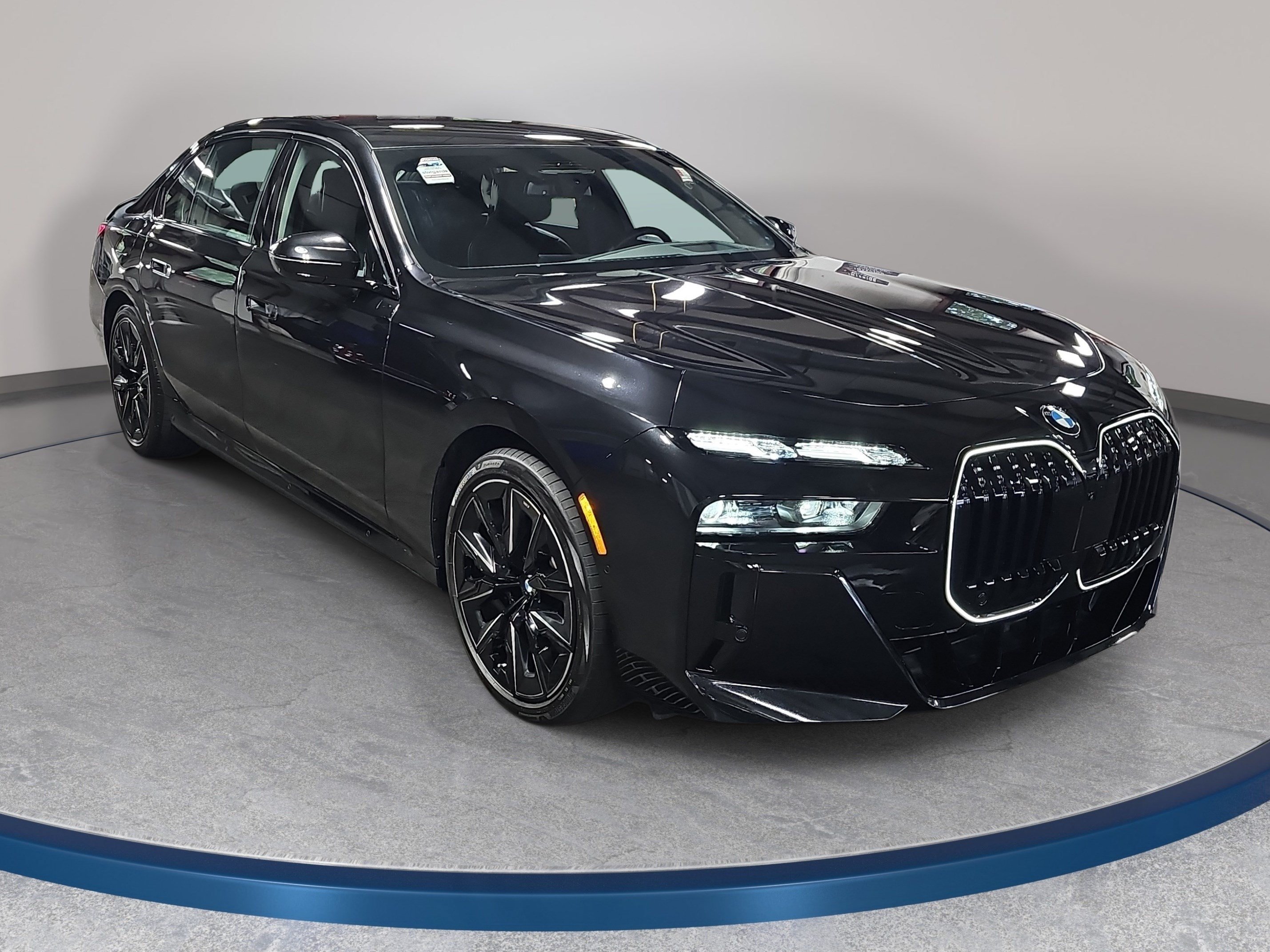 Used 2025 BMW 760i xDrive w/ Executive Package AWD/4WD image 4