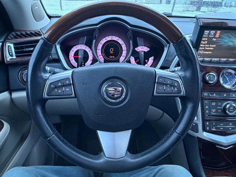 Used 2011 Cadillac SRX Luxury image 2