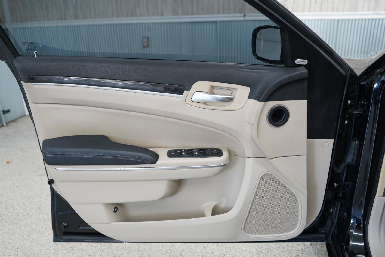 Used 2011 Chrysler 300 Limited RWD image 26