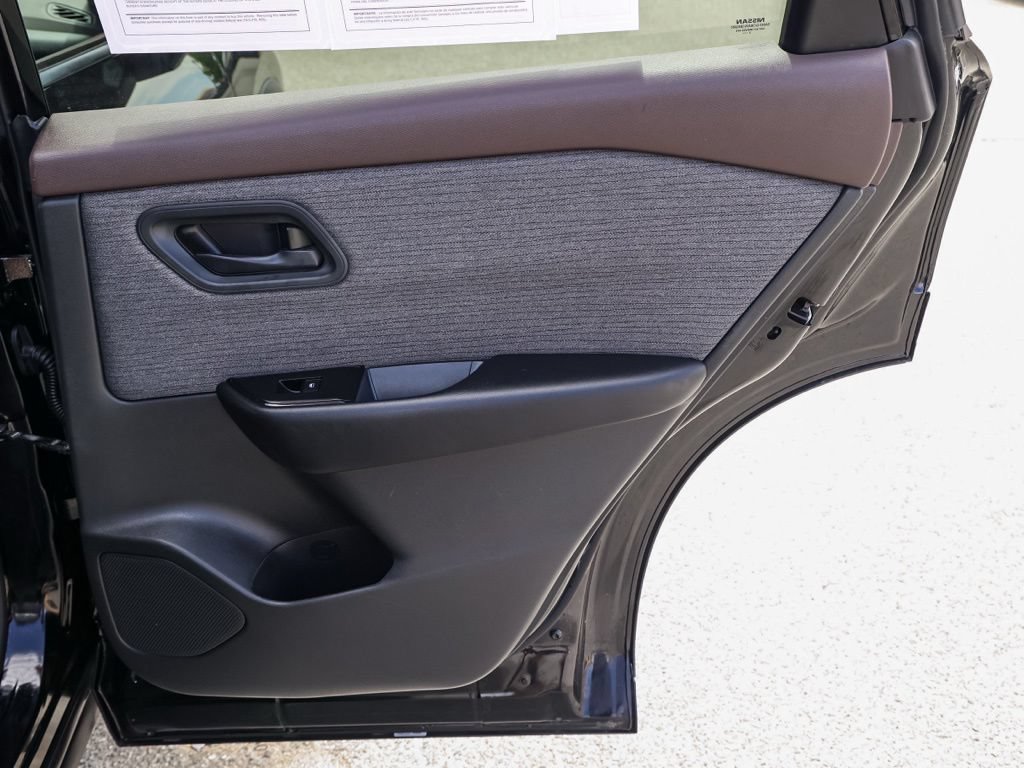 Used 2023 Nissan Rogue S FWD image 19