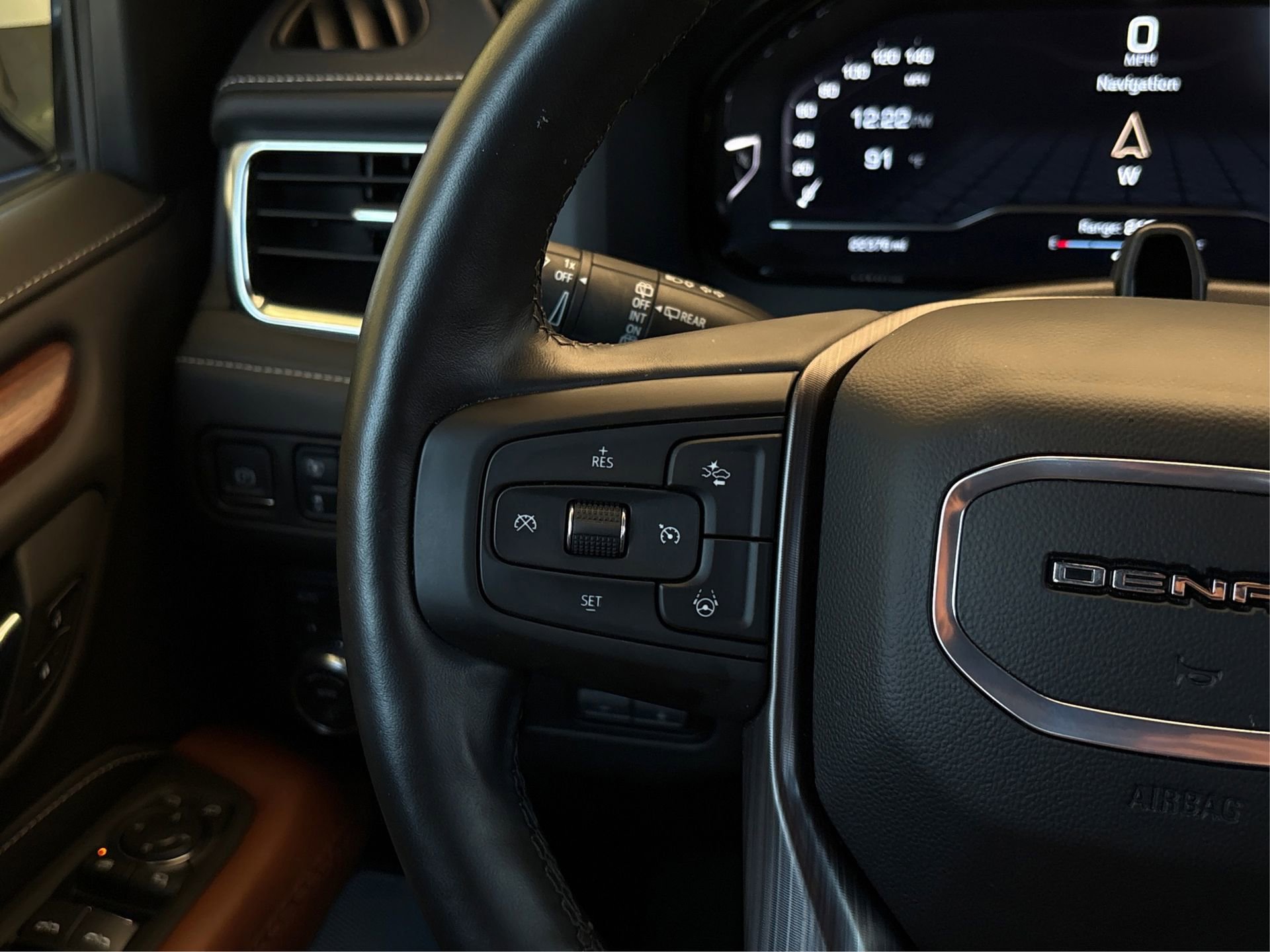 Used 2024 GMC Yukon Denali Ultimate AWD/4WD image 27