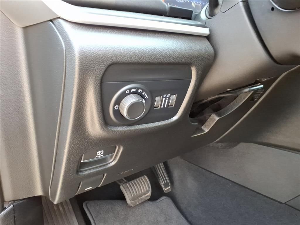 Used 2023 Jeep Grand Cherokee Limited w/ Luxury Tech Group II image 23