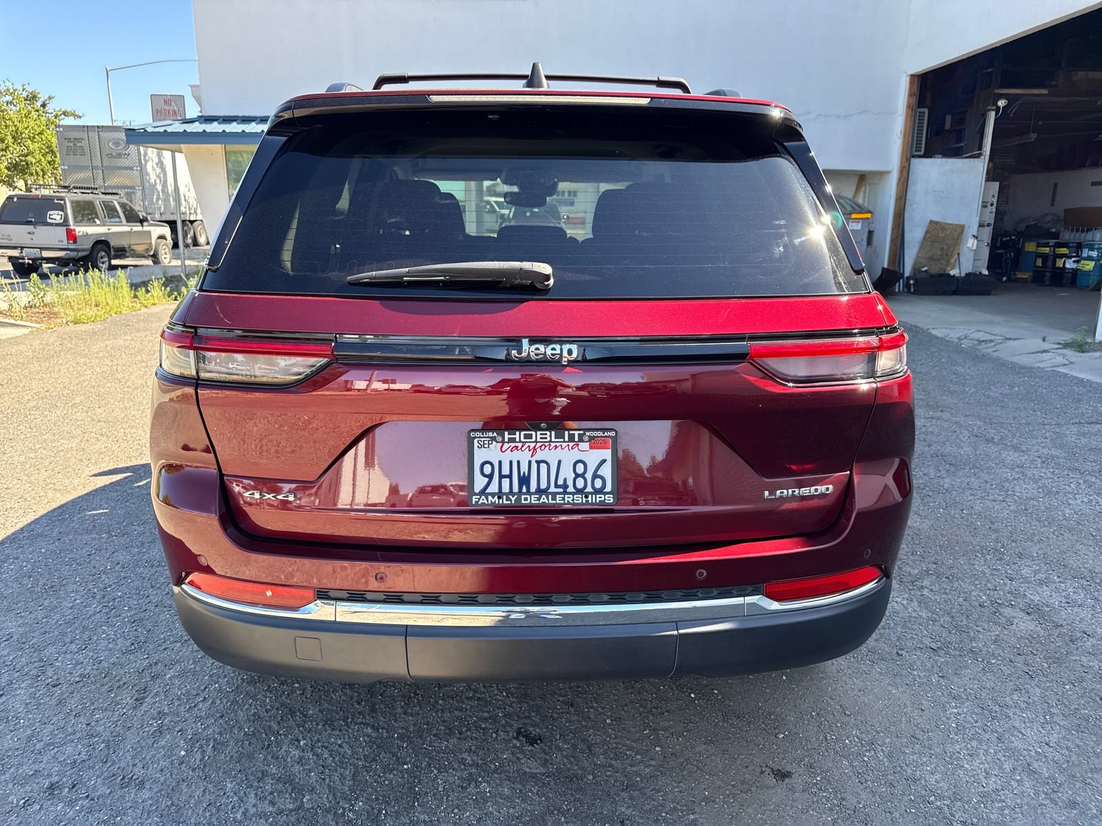 Used 2023 Jeep Grand Cherokee Laredo w/ Luxury Tech Group I AWD/4WD image 4