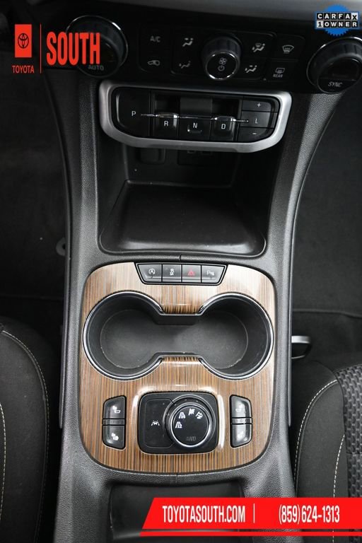 Used 2023 GMC Acadia SLE w/ Driver Convenience Package image 18