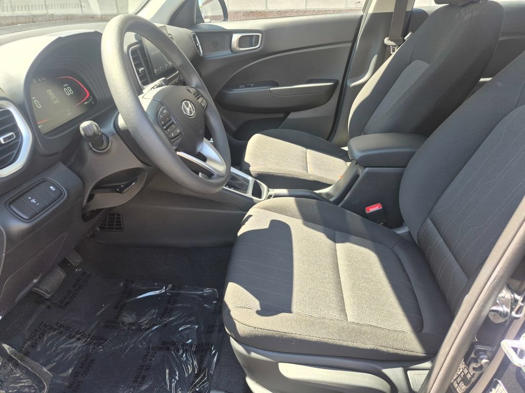 Used 2026 Hyundai Venue SE FWD image 13