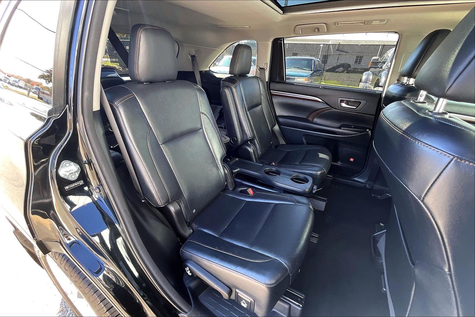 Used 2014 Toyota Highlander Limited Platinum AWD/4WD image 32