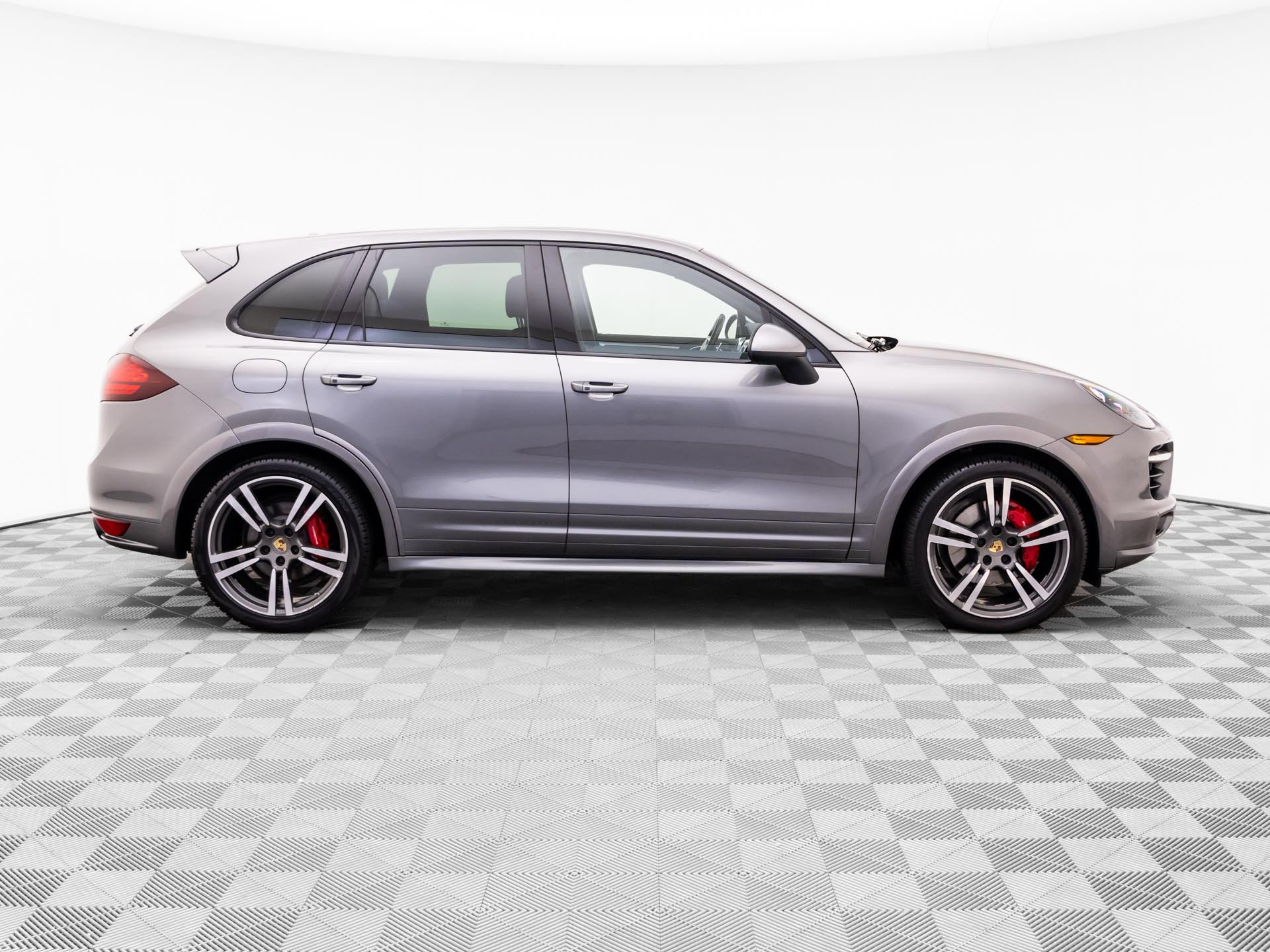 Used 2014 Porsche Cayenne GTS AWD/4WD image 7