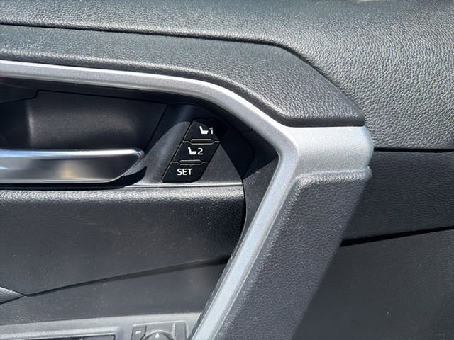 Used 2022 Toyota RAV4 XLE Premium AWD/4WD image 9