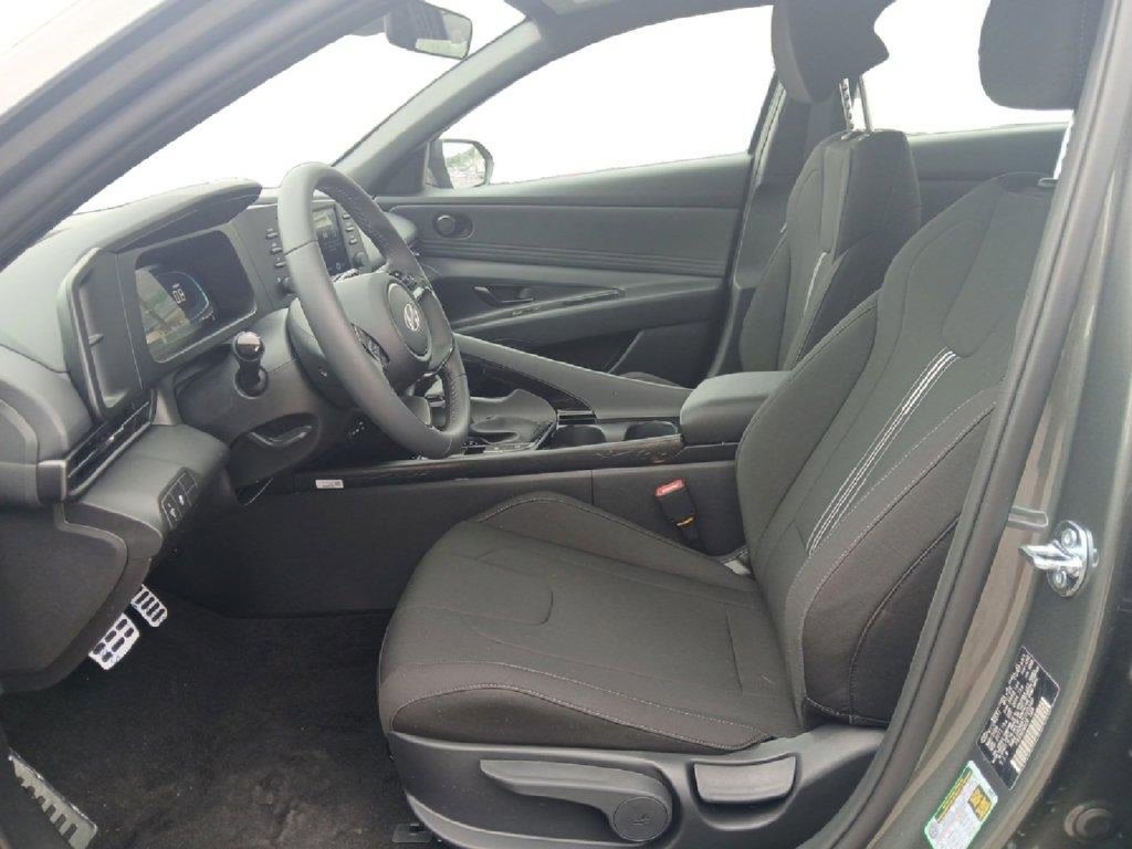 New 2026 Hyundai Elantra SEL Sport FWD image 9