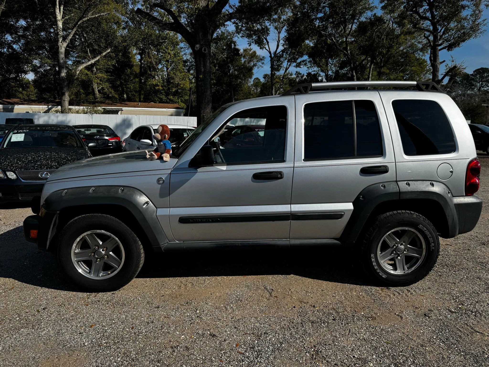 Used 2005 Jeep Liberty Renegade image 2