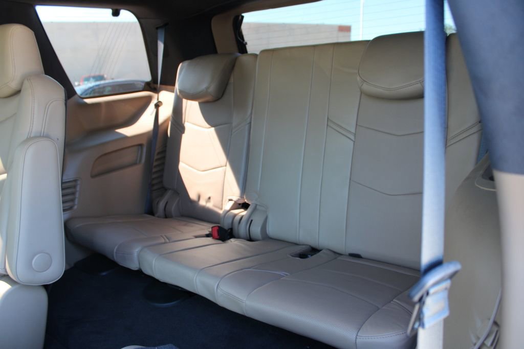 Used 2020 Cadillac Escalade Platinum w/ Escalade Sport Edition AWD/4WD image 18