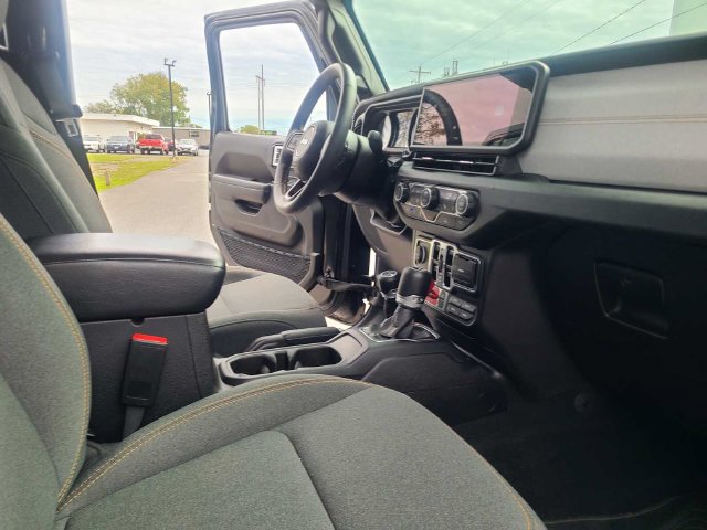 Used 2024 Jeep Wrangler Unlimited AWD/4WD image 19