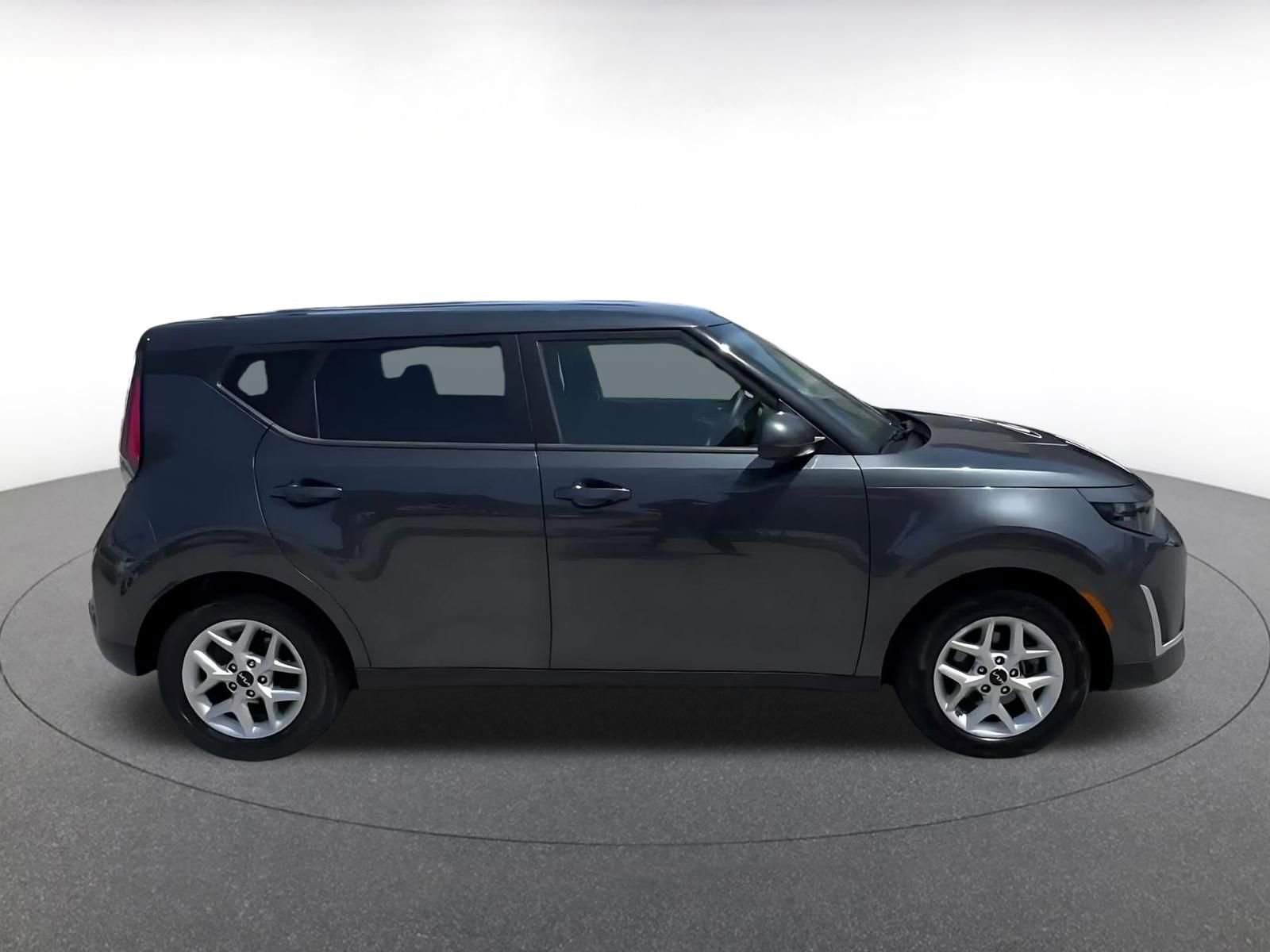 Used 2025 Kia Soul LX w/ LX Technology Package FWD image 16
