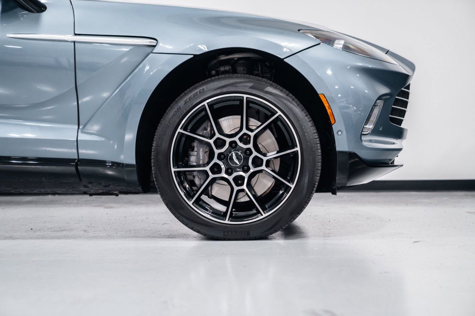 Used 2021 Aston Martin DBX image 41