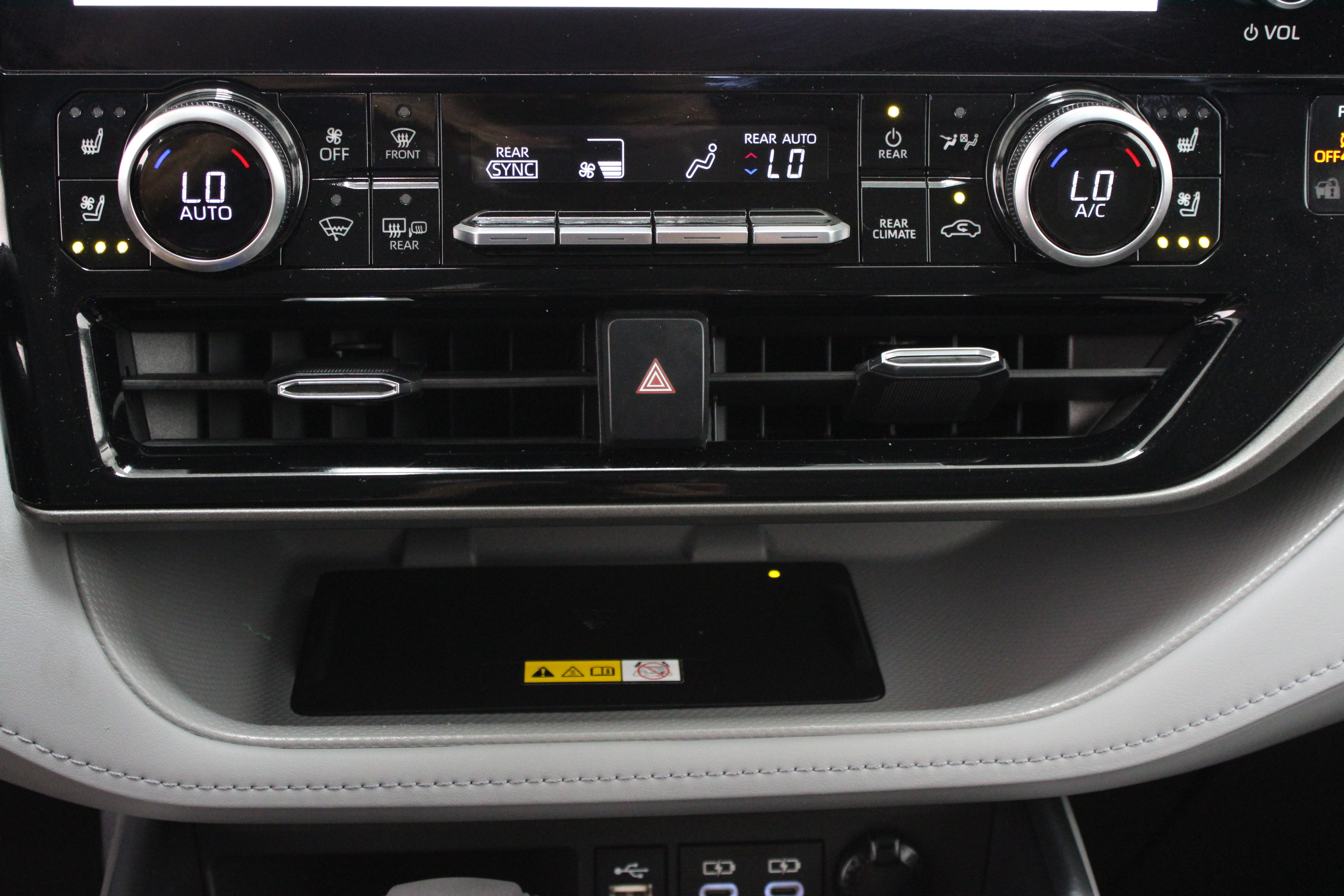 Used 2024 Toyota Highlander Limited FWD image 20