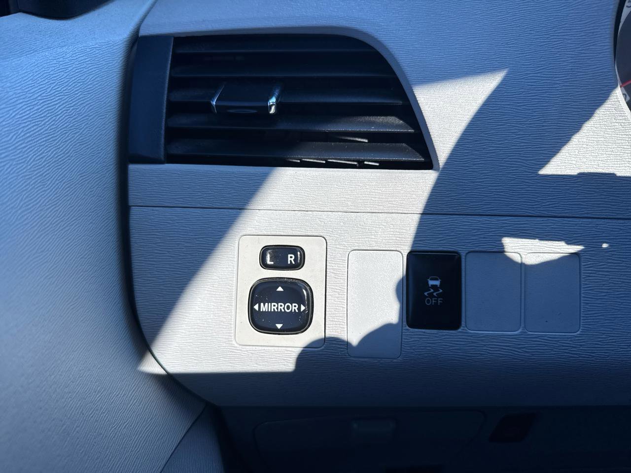 Used 2012 Toyota Sienna SE image 16