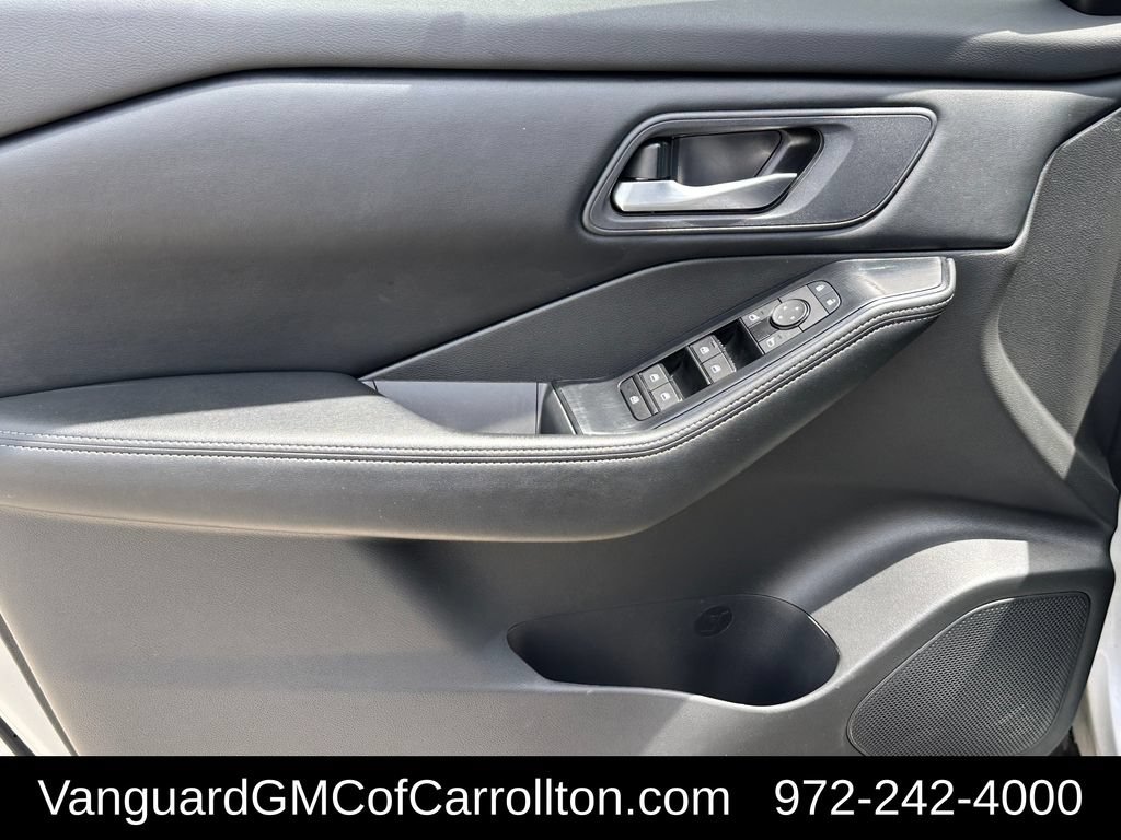 Used 2024 Nissan Rogue SV AWD/4WD image 18