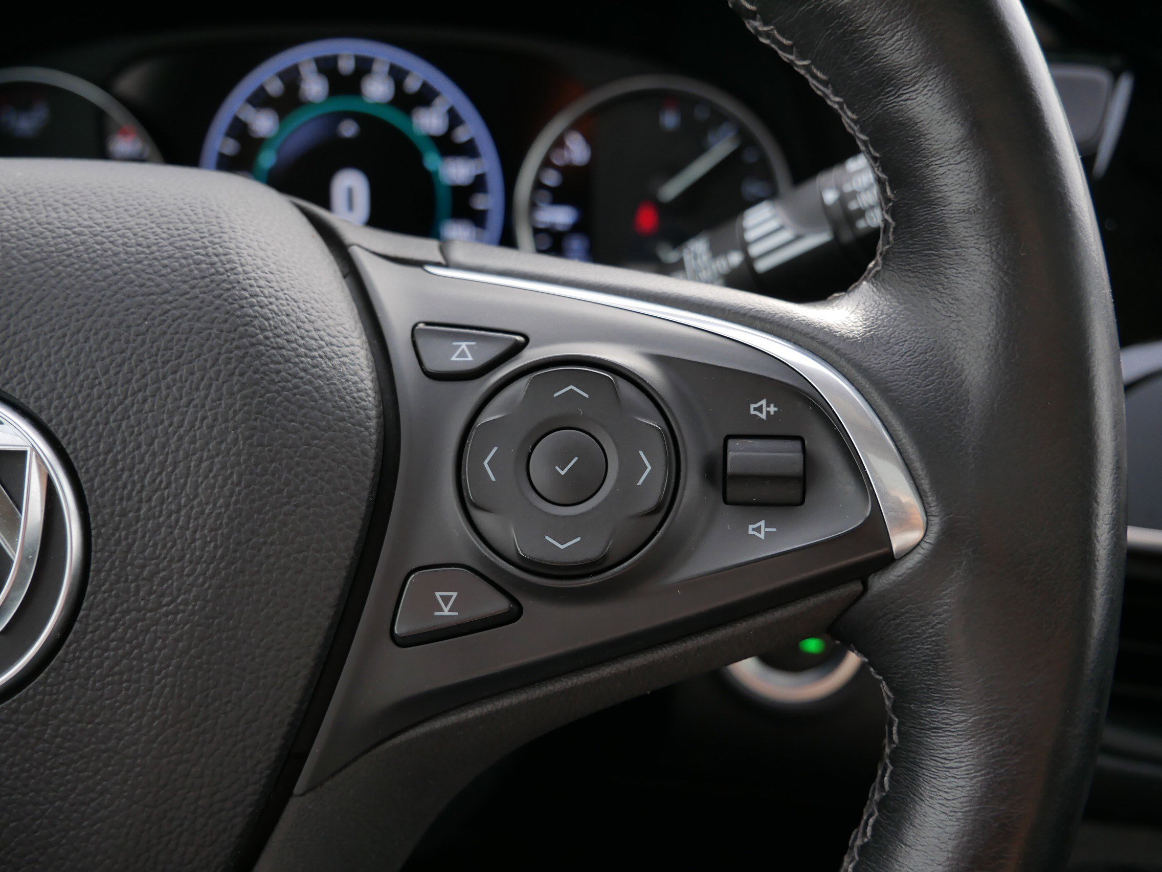 Used 2019 Buick Envision Premium w/ Driver Confidence Package image 29