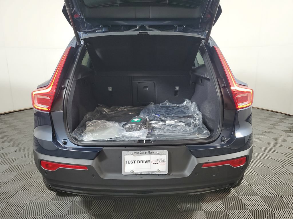 New 2026 Volvo XC40 B4 Core w/ Protection Package Premier FWD image 9