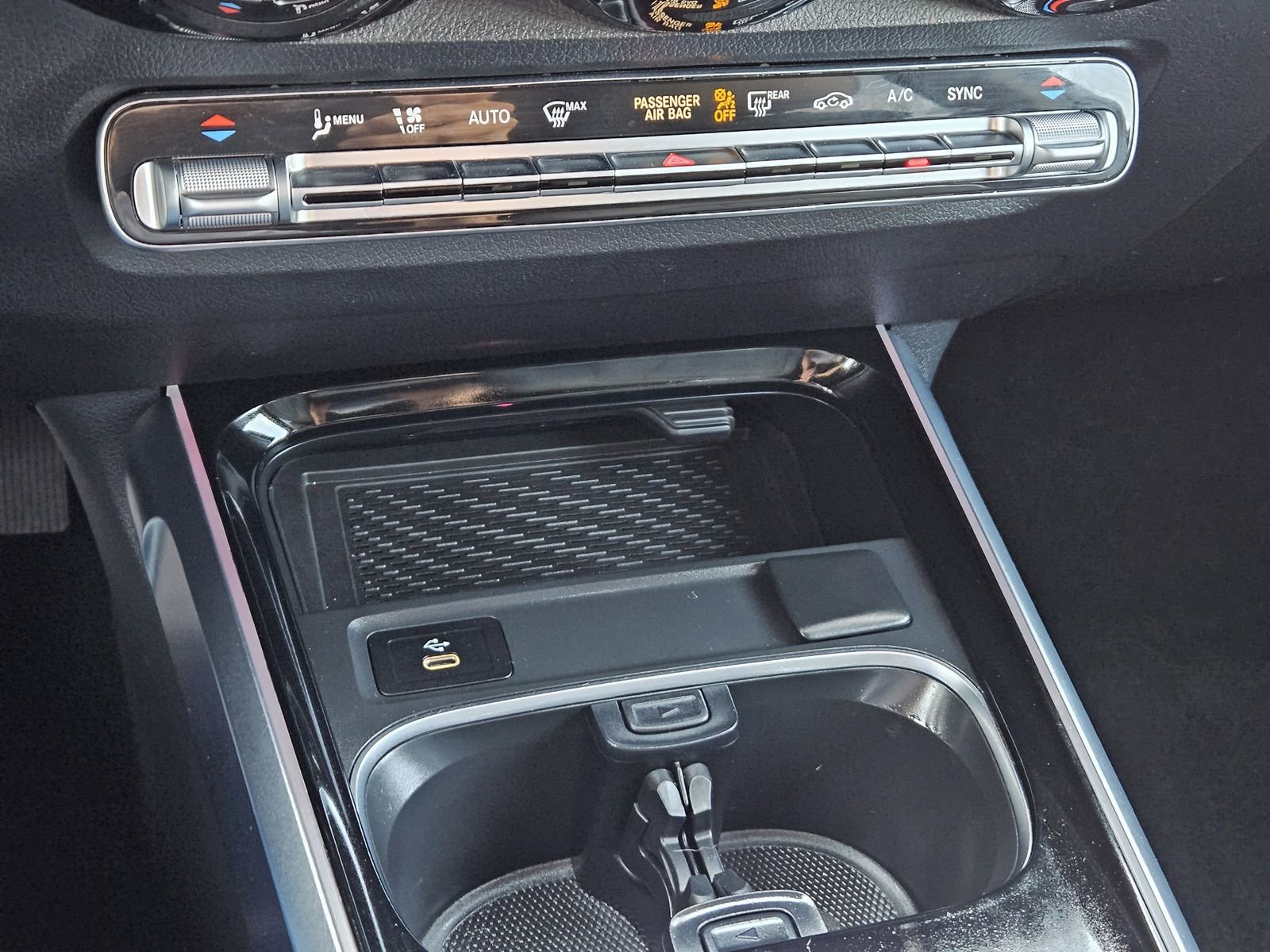 Used 2025 Mercedes-Benz GLB 250 4MATIC image 24