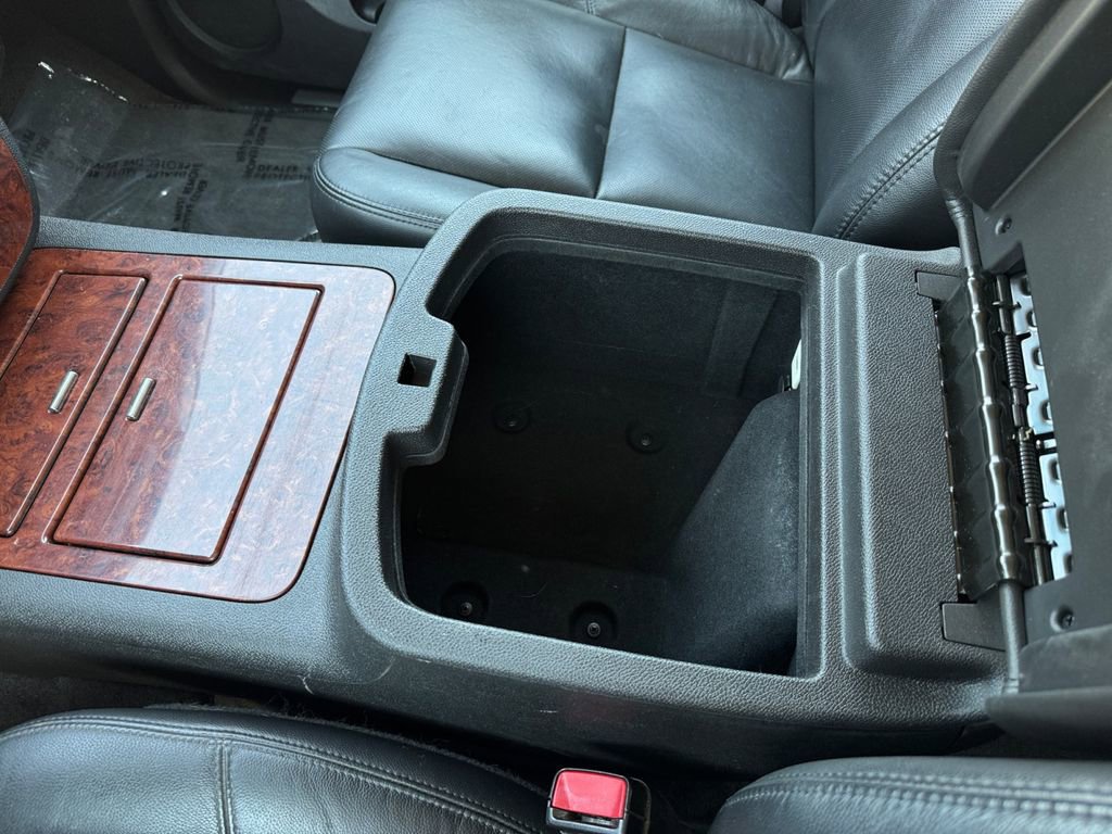 Used 2011 Chevrolet Avalanche LTZ AWD/4WD image 29