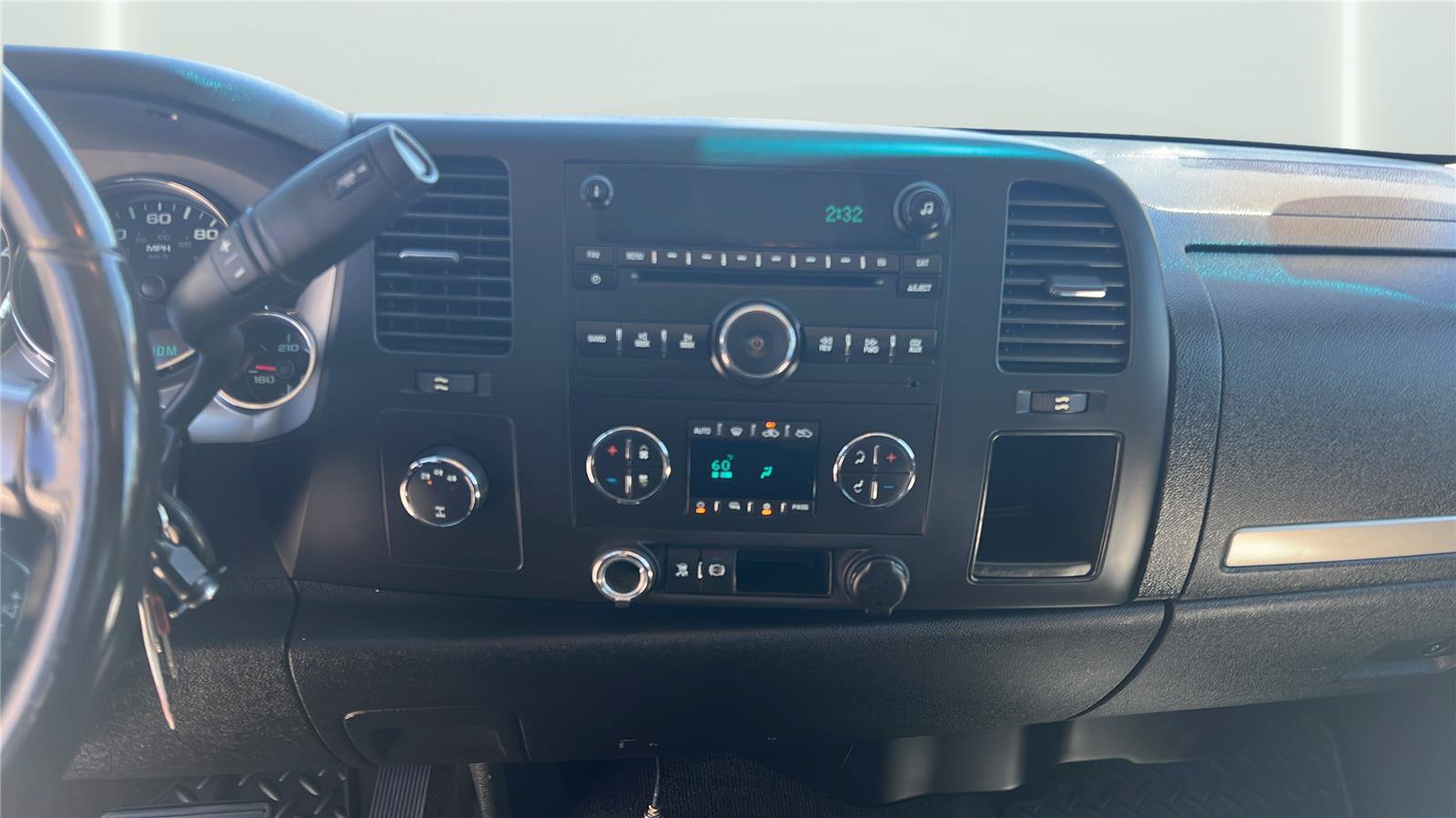Used 2011 GMC Sierra 3500 SLE w/ SLE Preferred Package AWD/4WD image 10