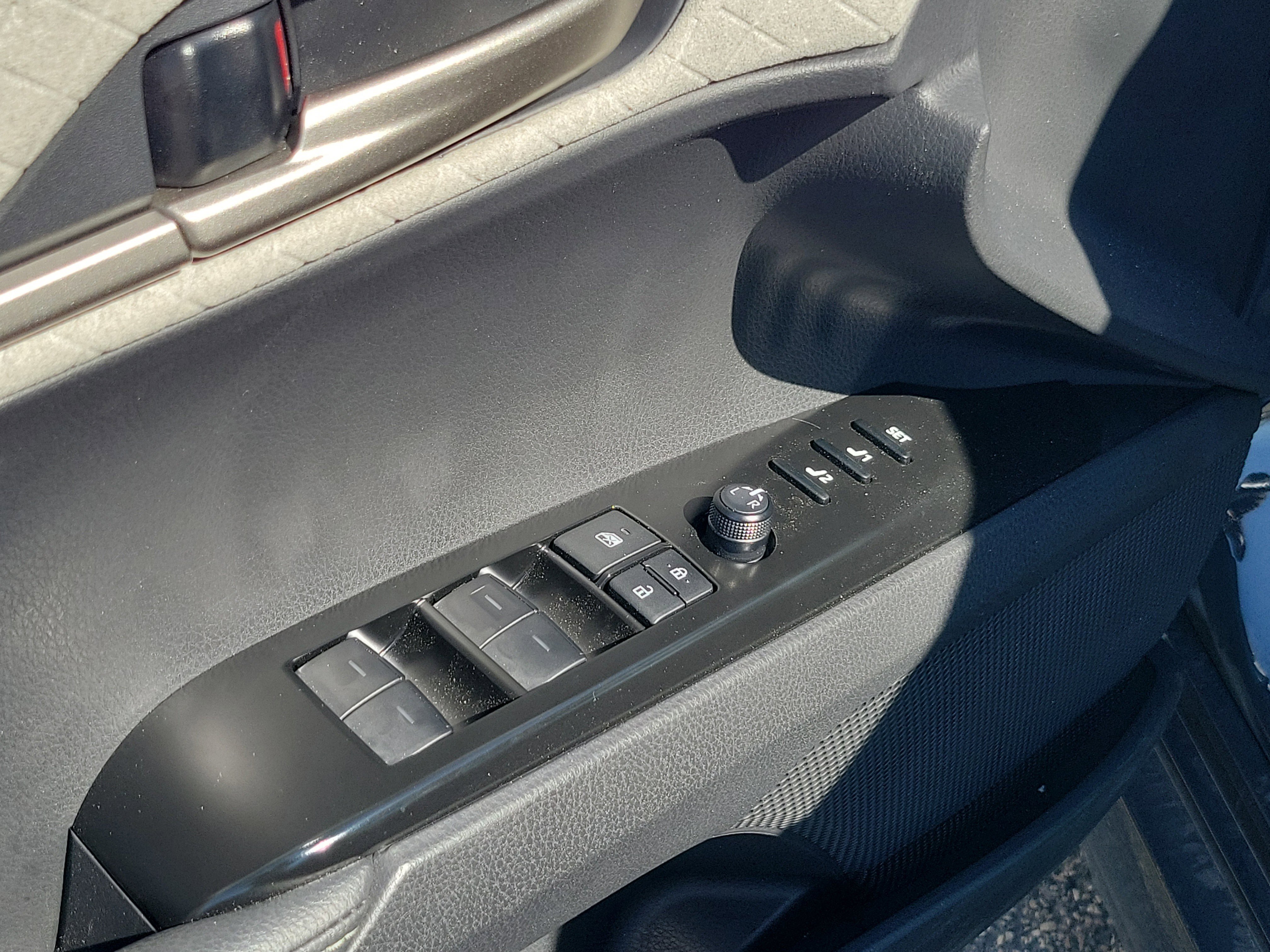 Used 2025 Toyota Camry XLE w/ Premium Plus Package image 15