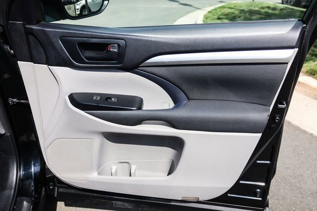 Used 2014 Toyota Highlander LE AWD/4WD image 51