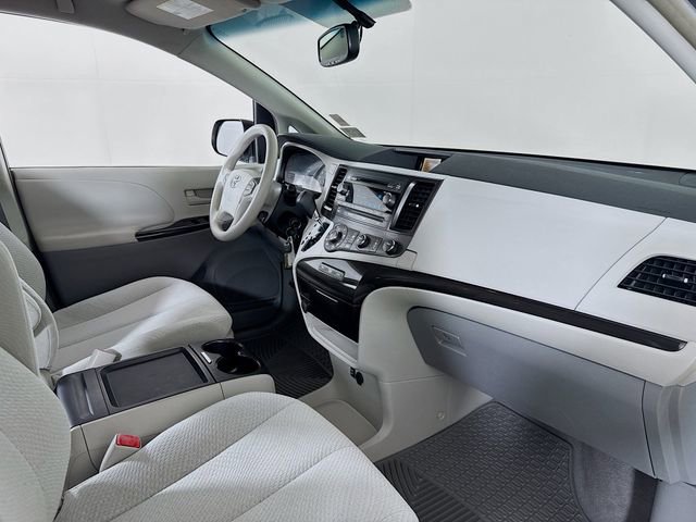 Used 2011 Toyota Sienna LE image 26