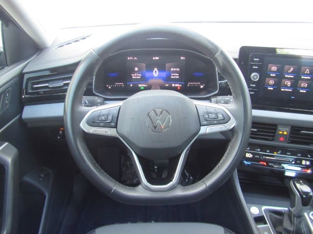 Used 2025 Volkswagen Jetta SE FWD image 31