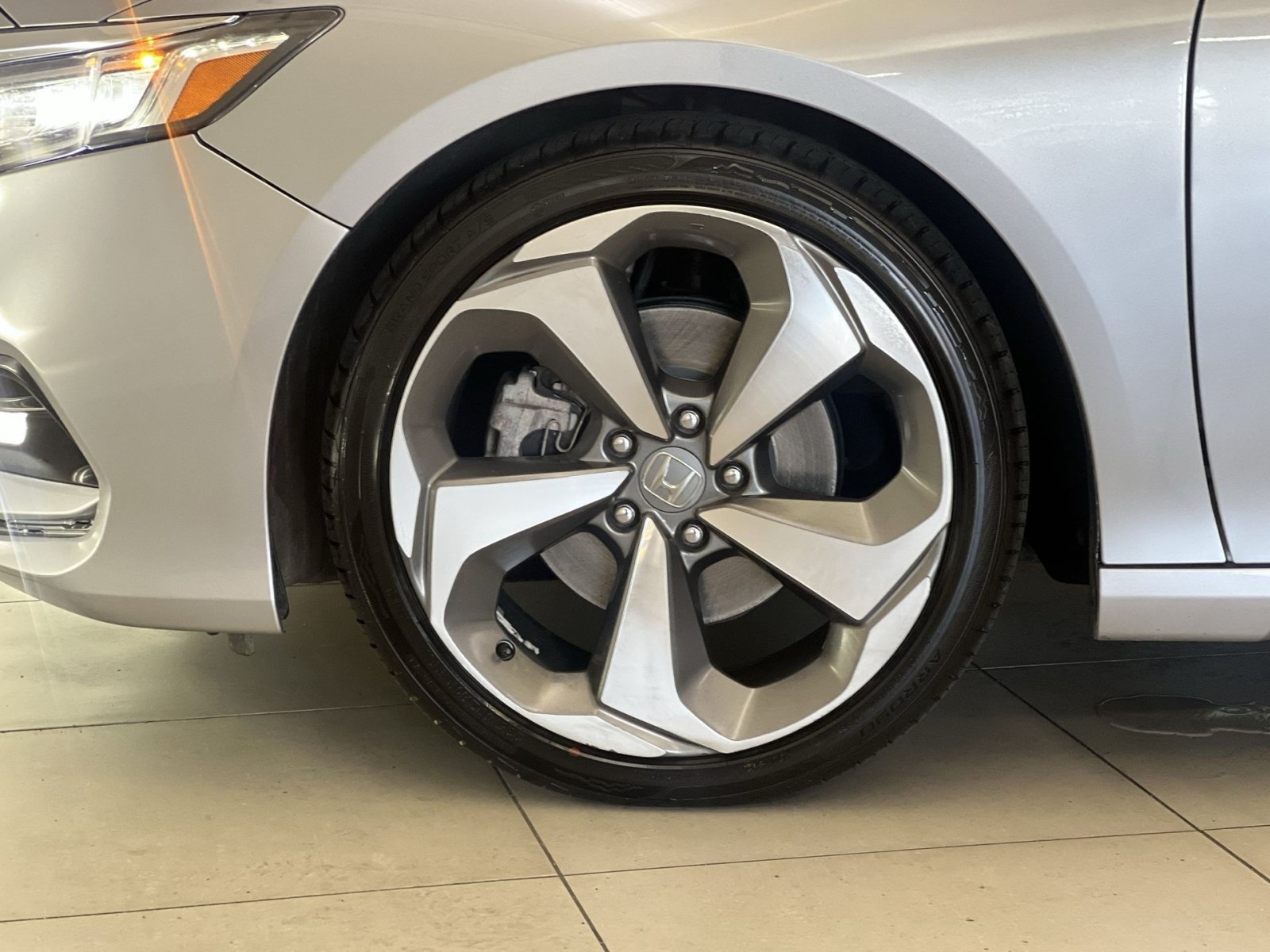 Used 2020 Honda Accord Touring image 11