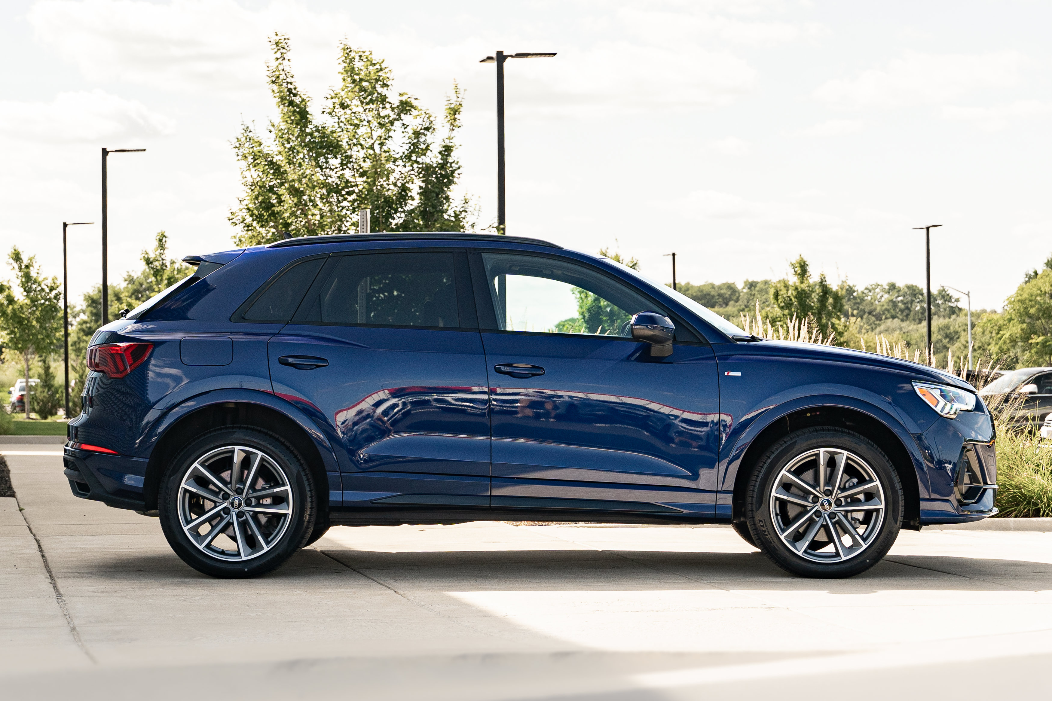 Certified 2025 Audi Q3 2.0T Premium w/ Convenience Package AWD/4WD image 3