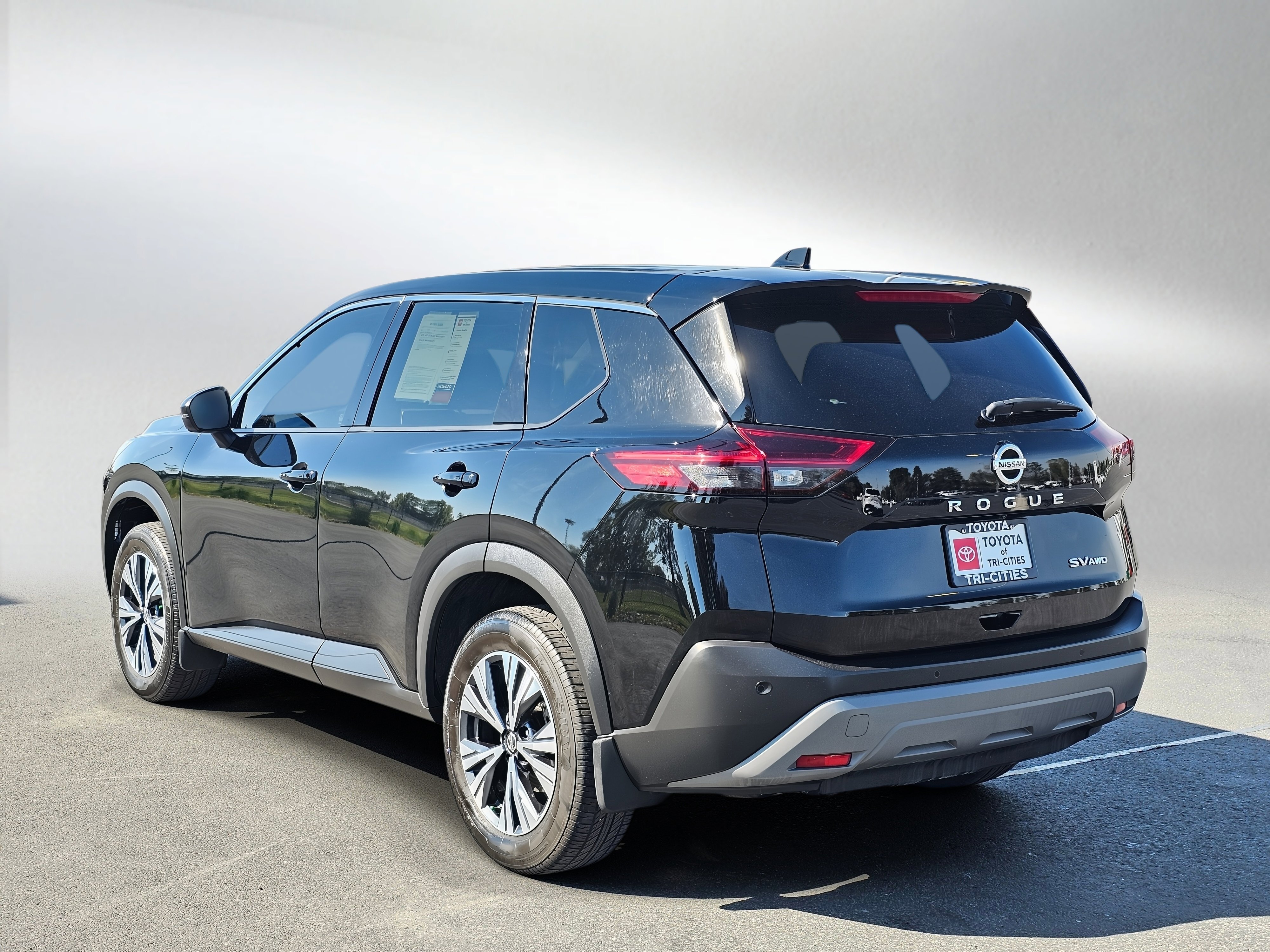 Used 2021 Nissan Rogue SV AWD/4WD image 3