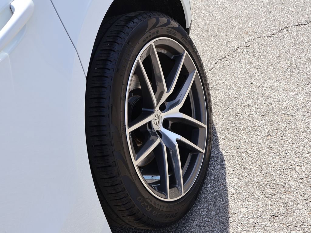 Certified 2023 Porsche Macan image 36