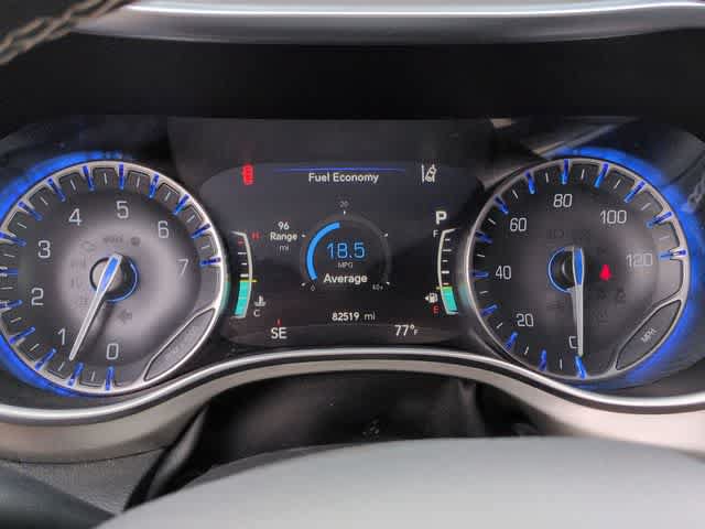 Used 2022 Chrysler Pacifica Limited w/ Uconnect Theater Family Group AWD/4WD image 35