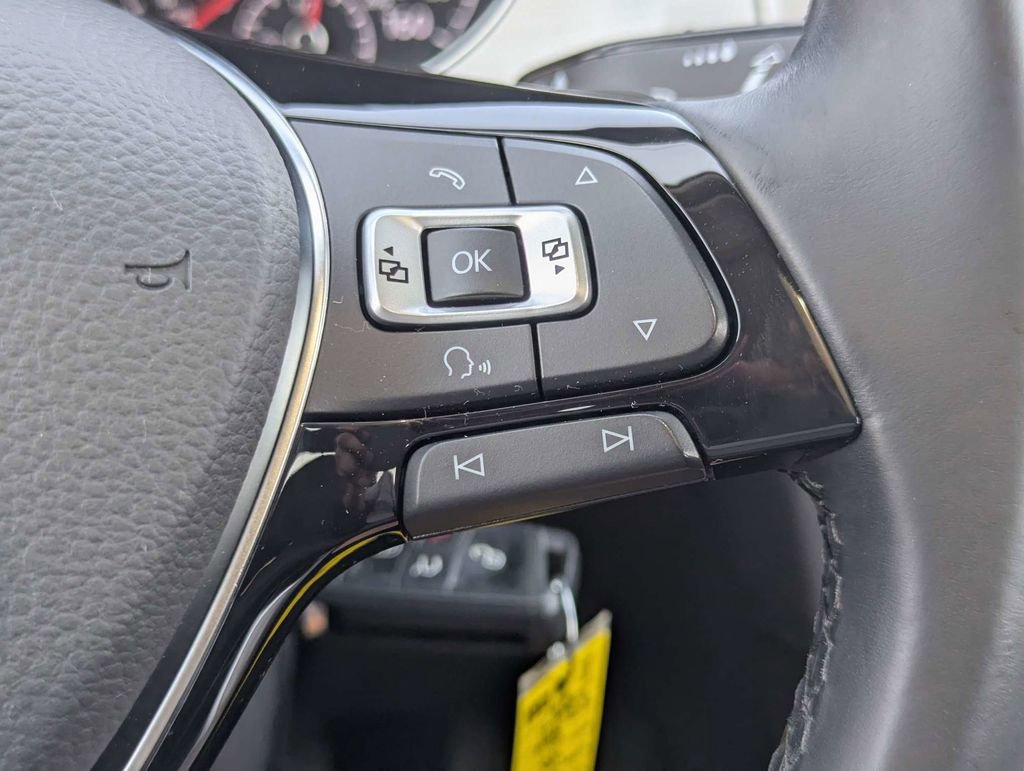 Used 2016 Volkswagen Golf 4-Door image 28