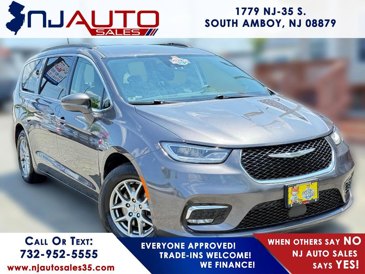 Used 2021 Chrysler Pacifica Touring image 1